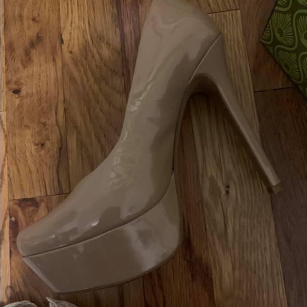 Heels - Picture 3 of 4